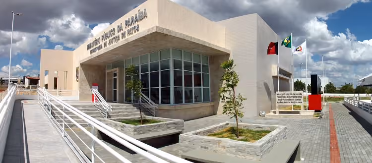 MPPB ajuíza ação contra prefeito e ex-secretária de Condado que cursava Medicina em tempo integral
