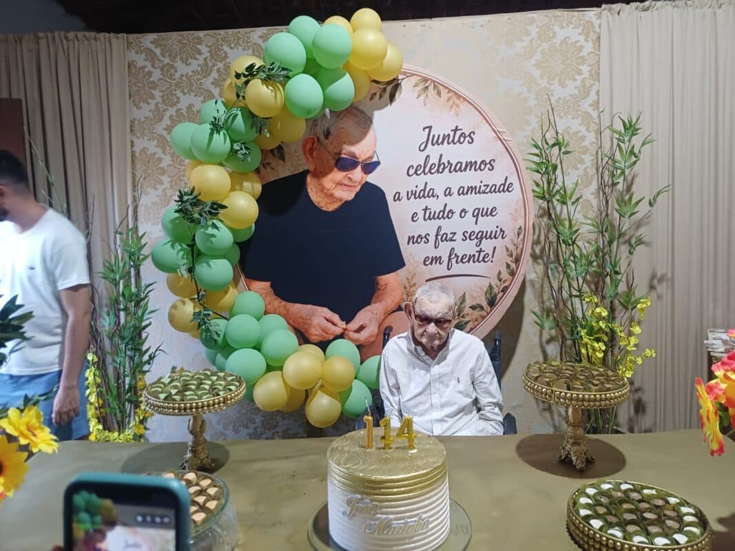 Homem mais velho do mundo comemora 114 anos com festa no Ceará