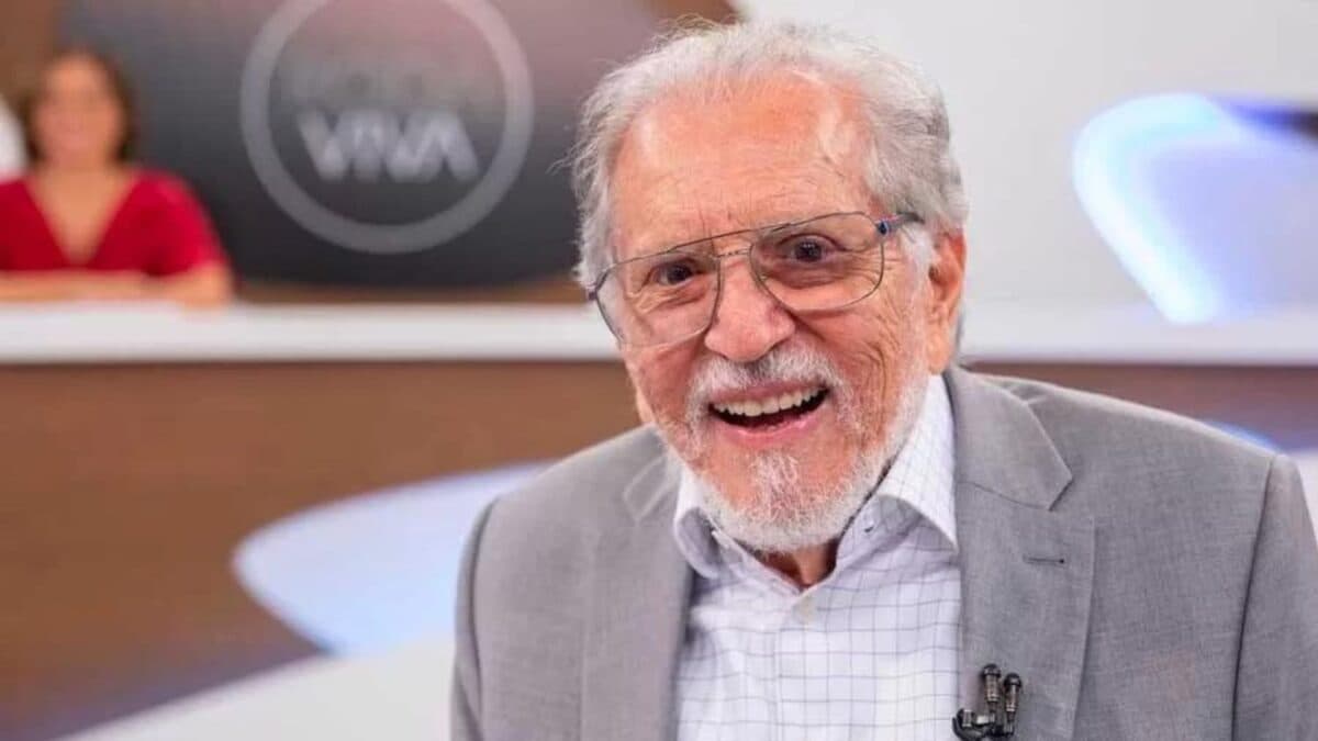 Aos 90 anos, Carlos Alberto de Nóbrega é internado para investigar infecção