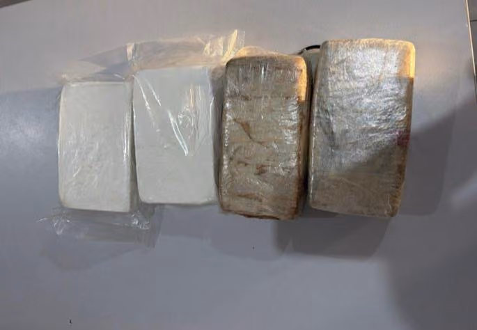 Mulher é presa com 4 kg de cocaína dentro de bagagens em ônibus na BR-230, em Santa Rita