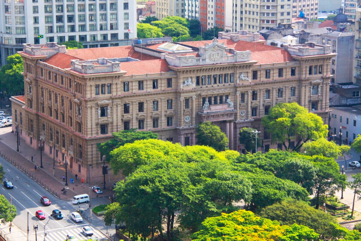 TJSP publica editais de concurso com mais de 130 vagas e salários iniciais de R$ 9,8 mil