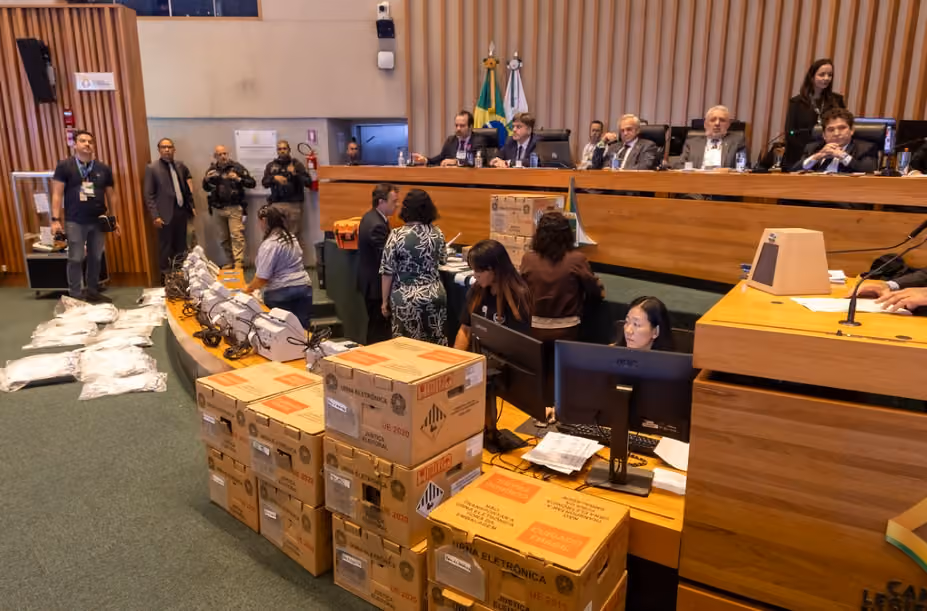 Faltando 5 dias para 2º turno, eleitores não podem mais ser presos e Justiça Eleitoral define detalhes do Teste de Integridade das urnas