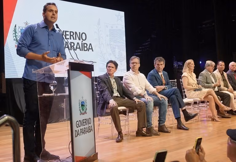 Lucas Ribeiro diz que Daniella tem muito a servir se for chamada por Lula, mas afirma ser cedo para falar de convites a paraibanos