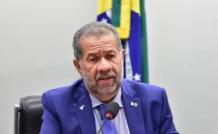 Carlos Lupi anuncia rompimento do PDT com Lucas Ribeiro e estuda lançar Rafaela Camaraense ao Governo ou apoiar Cícero