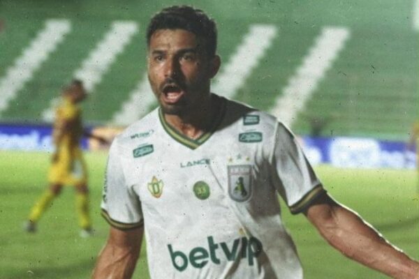 Diego Ceará, atacante do Sousa, autor do gol contra o Petrolina