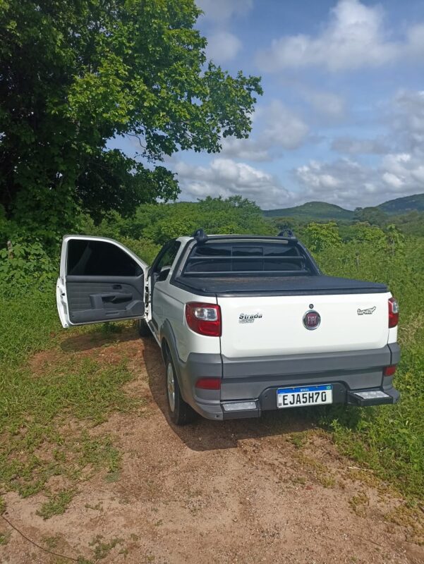 Polícia Militar apreende cocaína e veículo roubado em Jericó