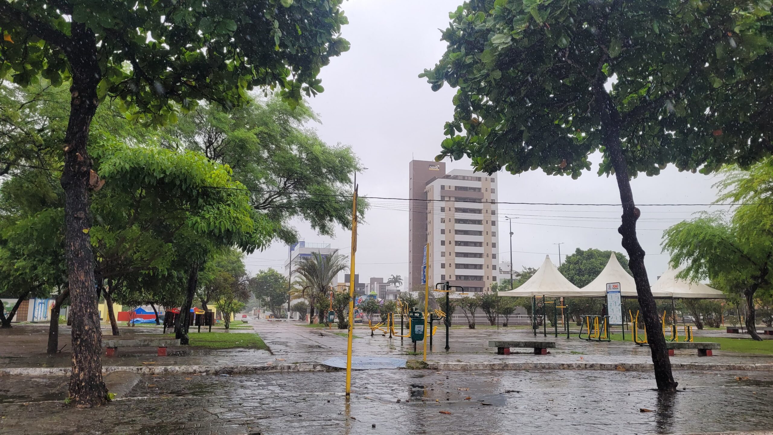 Chuvas atingem João Pessoa e outros municípios.