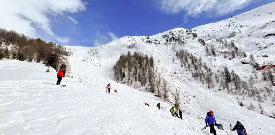 Avalanche em região próxima de resort na Suíça deixa três mortos