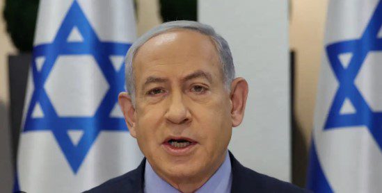 Netanyahu ganha raro apoio interno em Israel, por ser equiparado ao Hamas em acusações de crimes de guerra