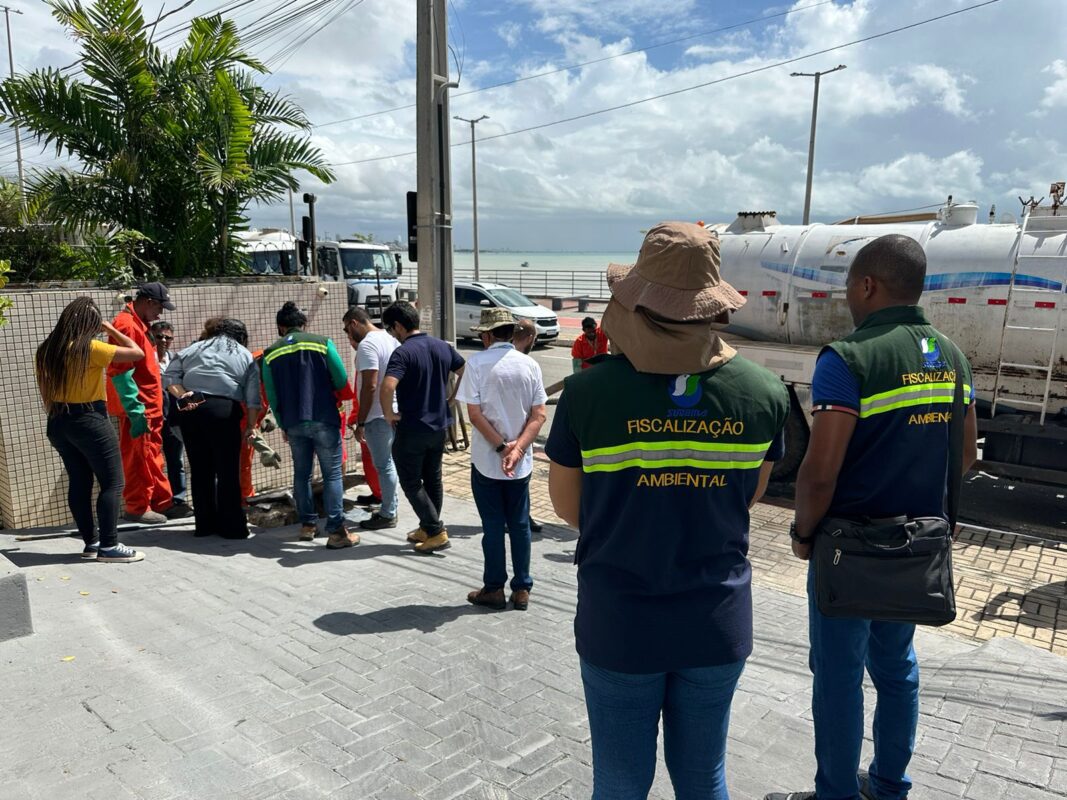 Operação da Sudema flagra mais um quiosque despejando esgoto no mar em João Pessoa