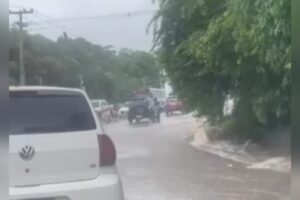 VÍDEO: após chuvas, ladeira que liga o Valentina ao Cuiá registra grande volume de água e trânsito fica lento