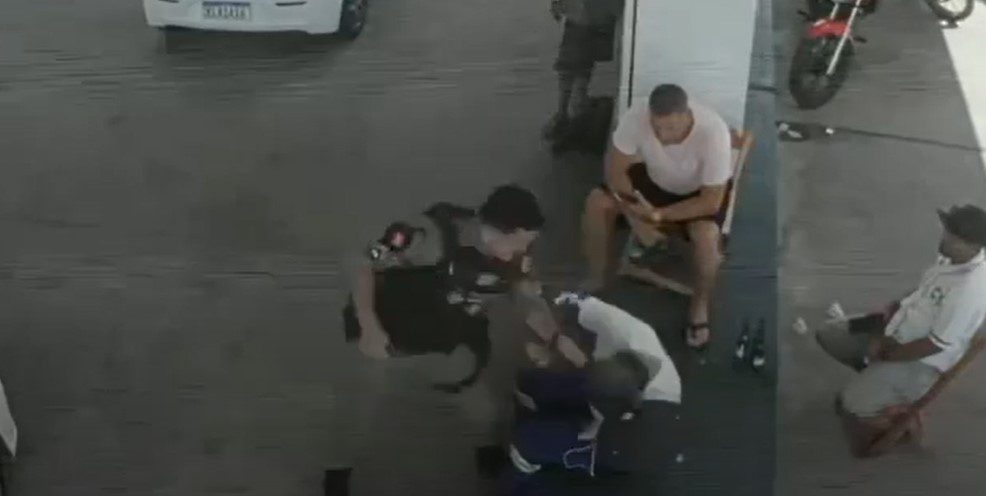 Policial, vídeo, agressão