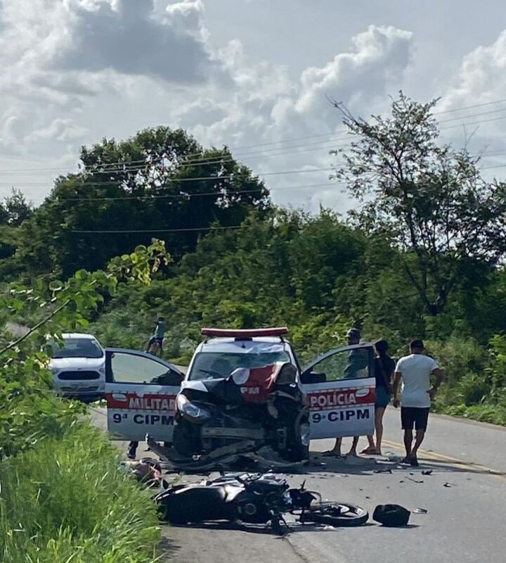 Homem fica ferido após acidente entre viatura da polícia e motociclista em Sapé
