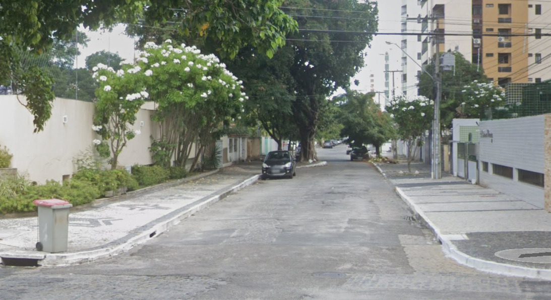 Avenida Pombal, no bairro de Manaíra.