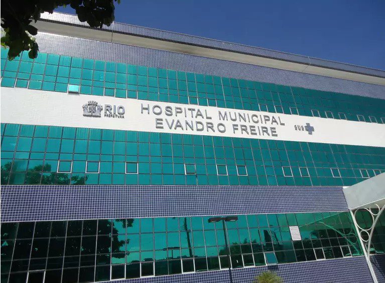 Adolescente foi levada ao Hospital Municipal Evandro Freire
