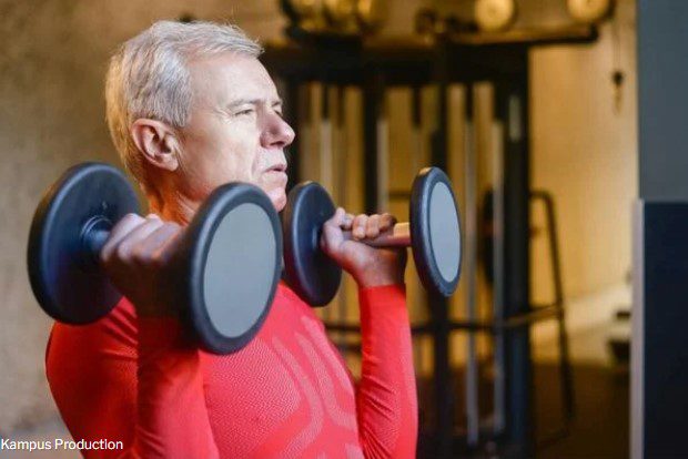 Fazer cardio ou treinar a força: para a ciência não há dúvidas sobre qual o exercício ideal depois dos 50