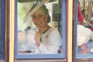 Kate Middleton, a princesa de Gales, compareceu ao evento três meses após anunciar câncer — Foto: REUTERS/Hollie Adams