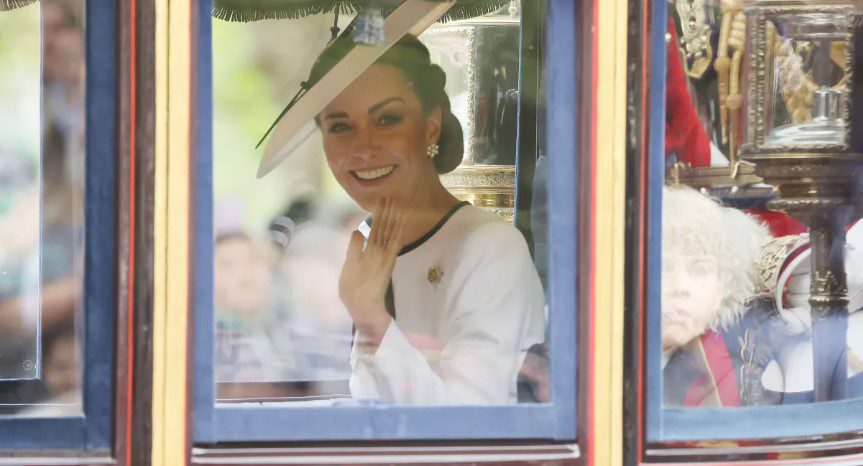 Kate Middleton, a princesa de Gales, compareceu ao evento três meses após anunciar câncer — Foto: REUTERS/Hollie Adams