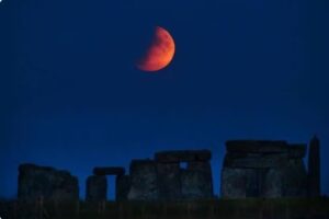 A possível conexão lunar de Stonehenge é investigada por cientistas — Foto: Getty Images/BBC