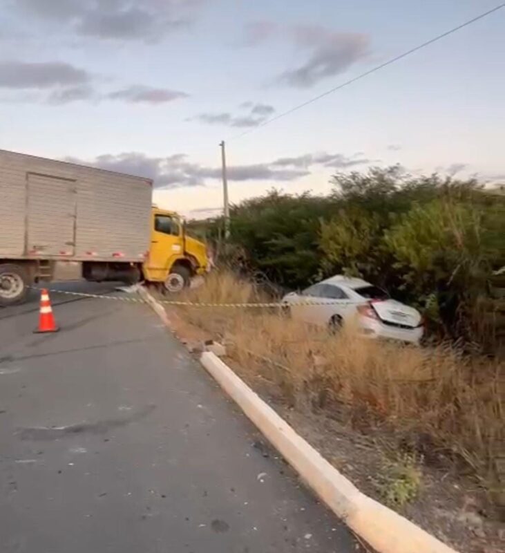 Acidente entre carro e caminhão deixa três paraibanos mortos no Ceará