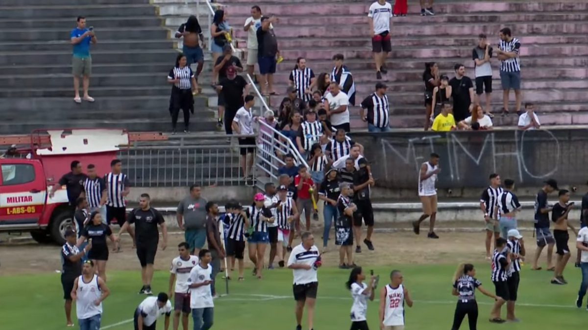 Botafogo-PB x Confiança é paralisado por confusão. Foto: Reprodução/Transmissão.