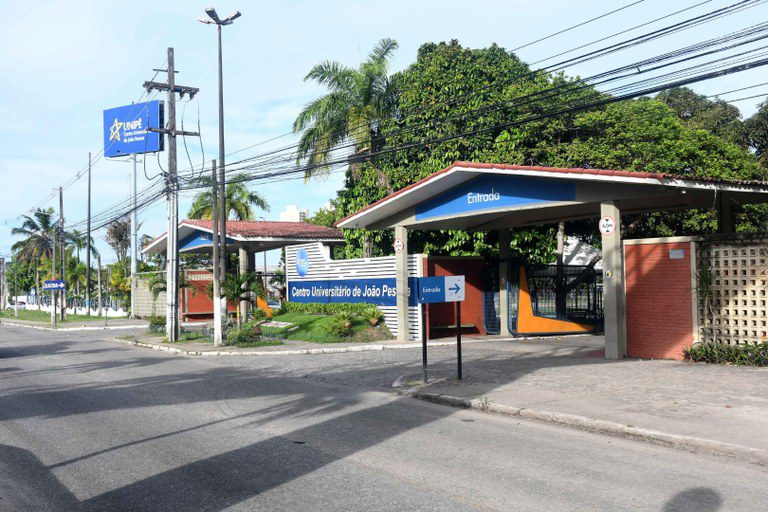 Estudantes da Unipê recebem aviso para pagarem mensalidade do estacionamento ou serão cobrados no sistema rotativo