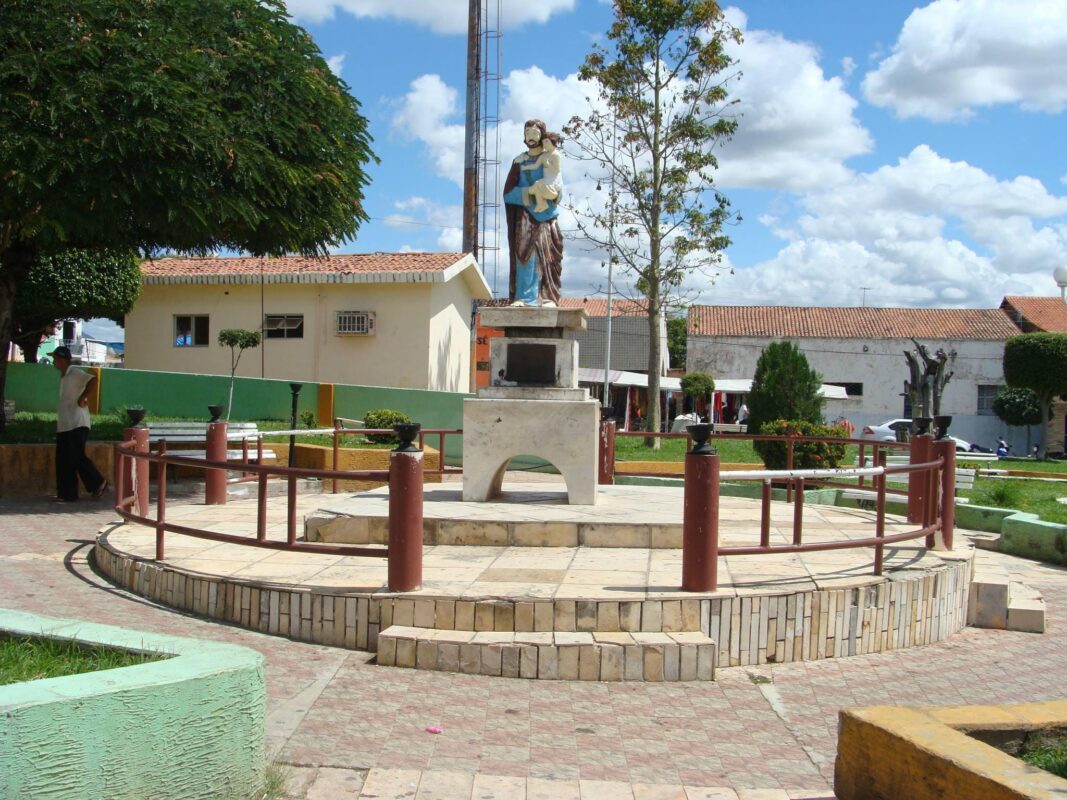 O órgão intimou para responder pela Câmara Municipal da cidade, o vereador Samuel Guedes Lacerda.