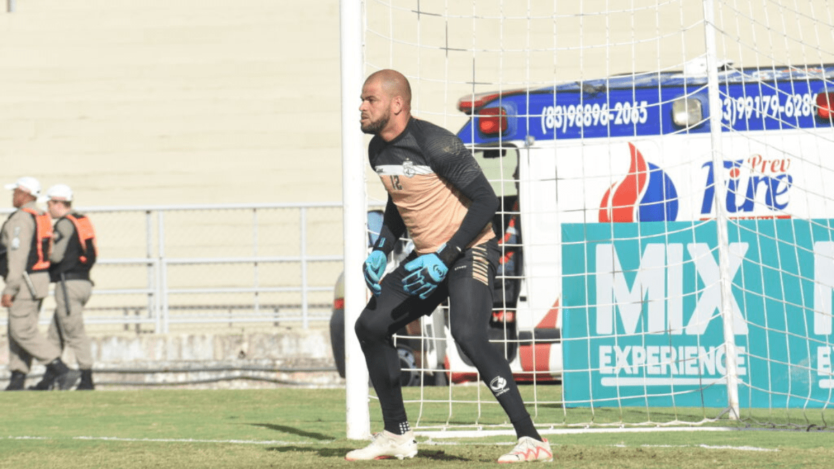 Andrade goleiro Treze