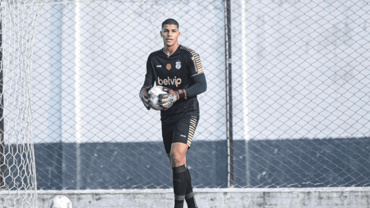 Treze anuncia renovação com o goleiro Marcos Davi