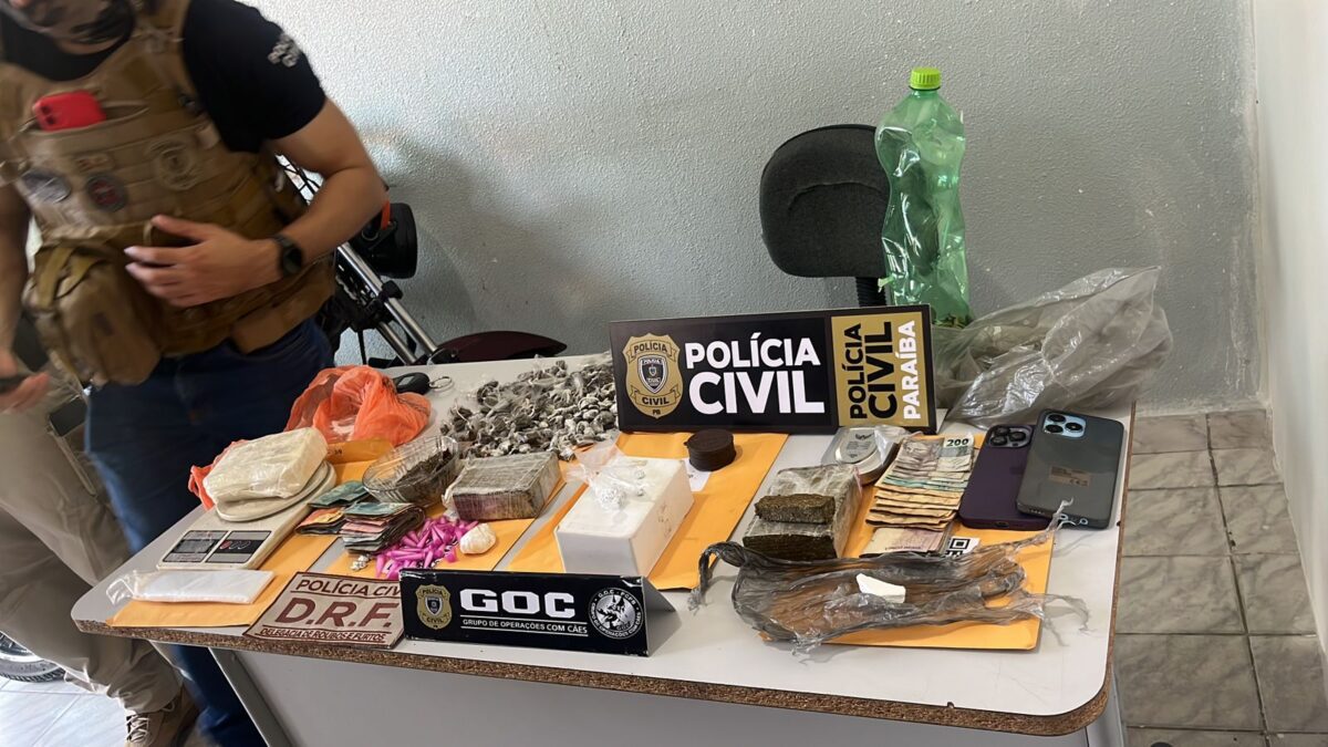 Operação da Polícia Civil prende seis e apreende drogas, telefones e celulares