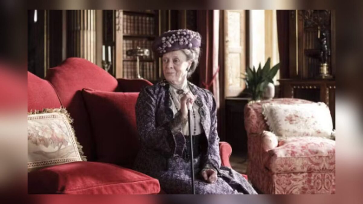 Maggie Smith é matriarca da família Crowley em 'Downton Abbey' — Foto: Reprodução