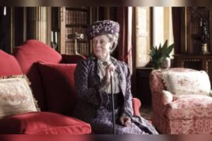 Maggie Smith é matriarca da família Crowley em 'Downton Abbey' — Foto: Reprodução