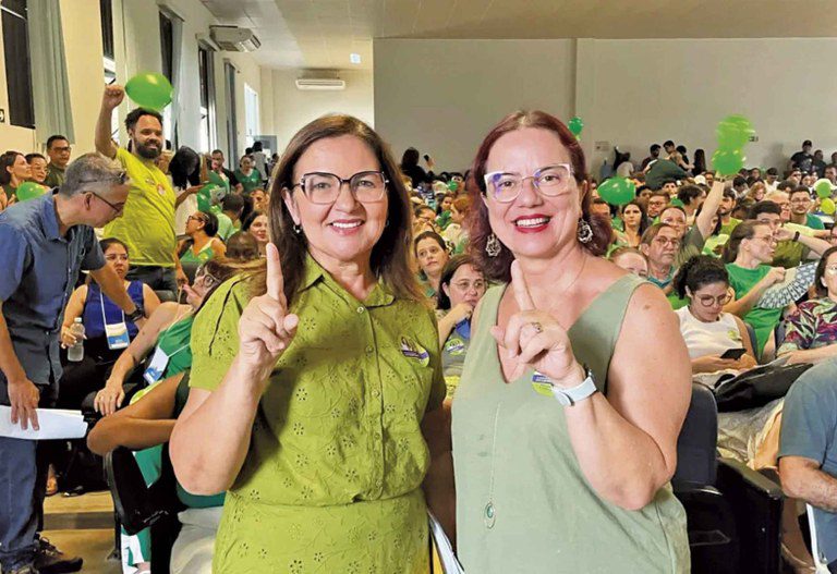 As professoras Terezinha Domiciano e Mônica Nóbrega, da Chapa 1, foram as vencedoras do pleito que aconteceu durante todo o dia de ontem na UFPB | Foto: João Pedrosa