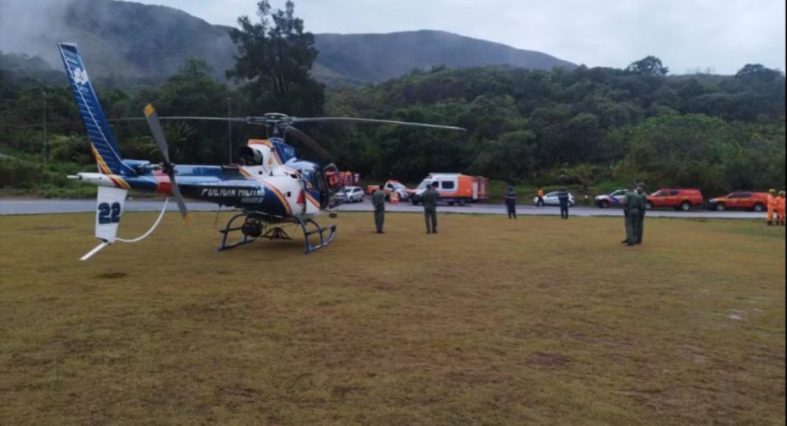 Helicóptero dos bombeiros cai e mata tripulação durante buscas de monomotor em Minas Gerais