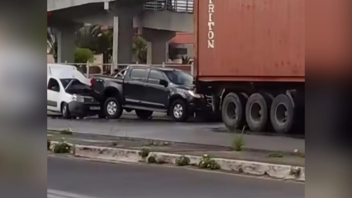 Engavetamento deixa trânsito lento em faixa da BR-101 no Litoral Norte da Paraíba