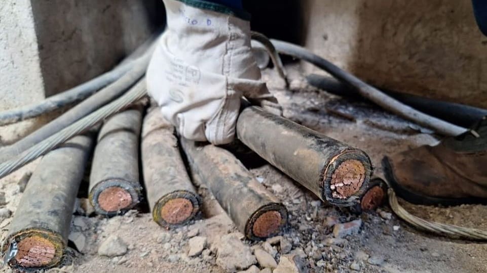 Fios de cobre foram roubados na estação da Cagepa em Gramame, responsável pelo abastecimento de água de quase 1 milhão de pessoas. Polícia investiga o caso. (foto: divulgação/Cagepa)