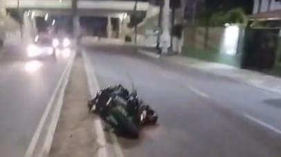 Acidente envolveu motociclista e pedestre no Retão de Manaíra, em João Pessoa. (Foto: reprodução/redes sociais)