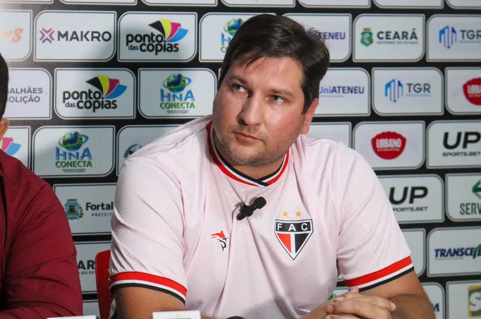 Treze sonda o técnico Matheus Costa