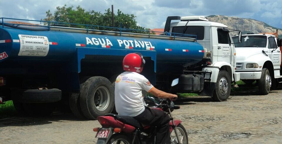 Carro-pipa, Governador, Água