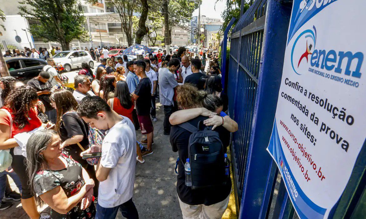 Enem: portões são fechados em todo o Brasil