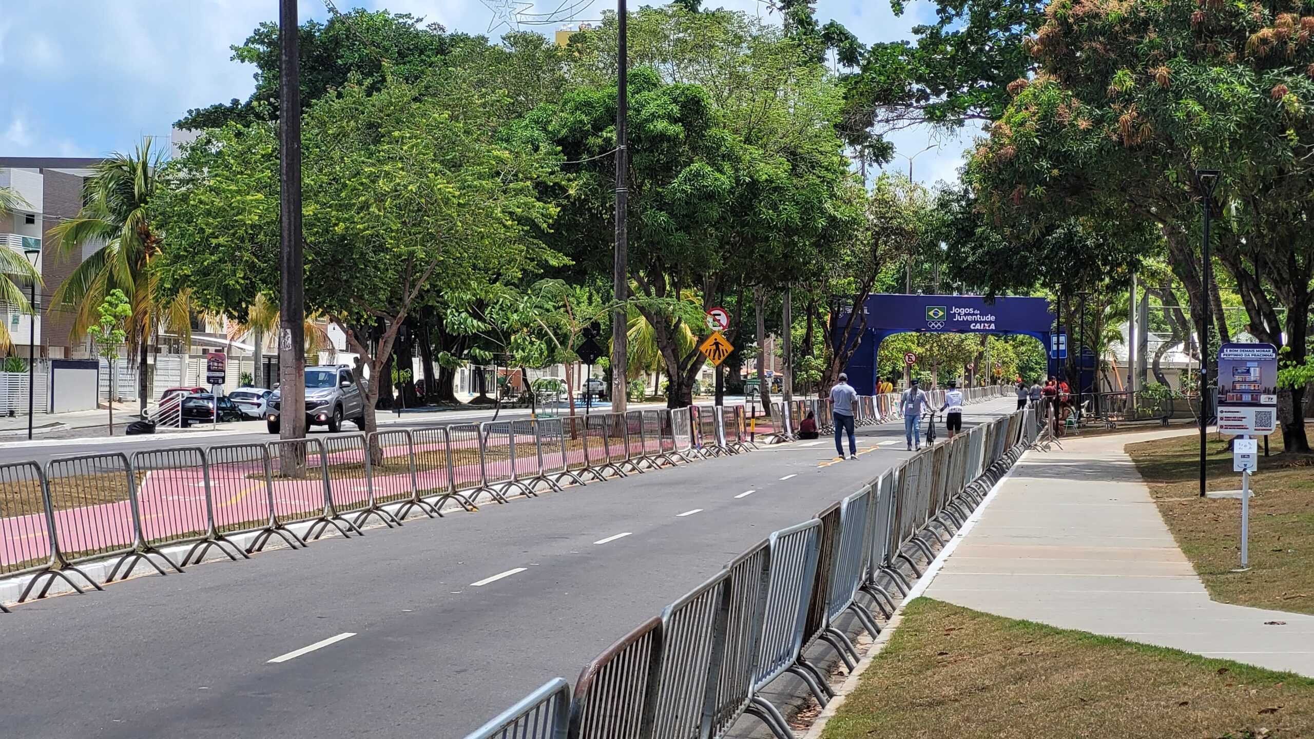 Trânsito interditado em trecho do Parque das Três Ruas. (foto: Joaquim Neto/ClickPB)