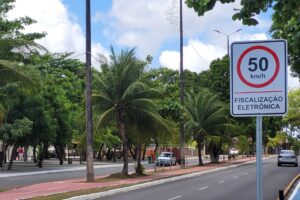 Lombadas estão sendo instaladas no Parque das Três Ruas. (foto: Joaquim Neto/ClickPB)