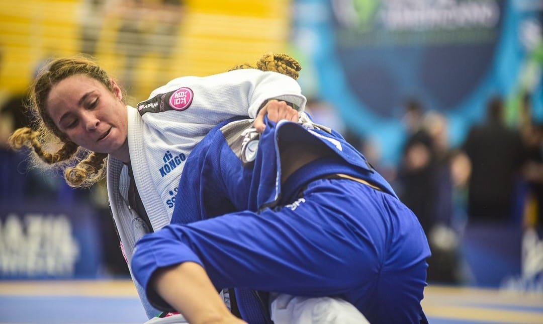 Atleta paraibana conquista bronze em sul-americano de jiu-jitsu com kimono