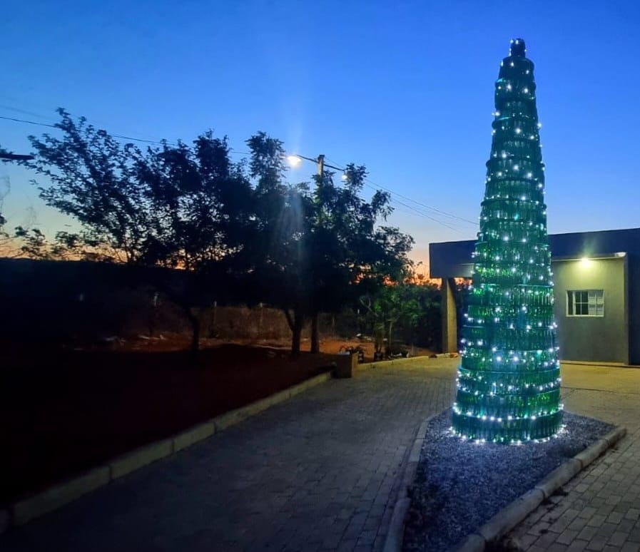 Árvore de Natal de Heineken no Sertão da Paraíba. (foto: reprodução/arquivo @ester.fernandesl)