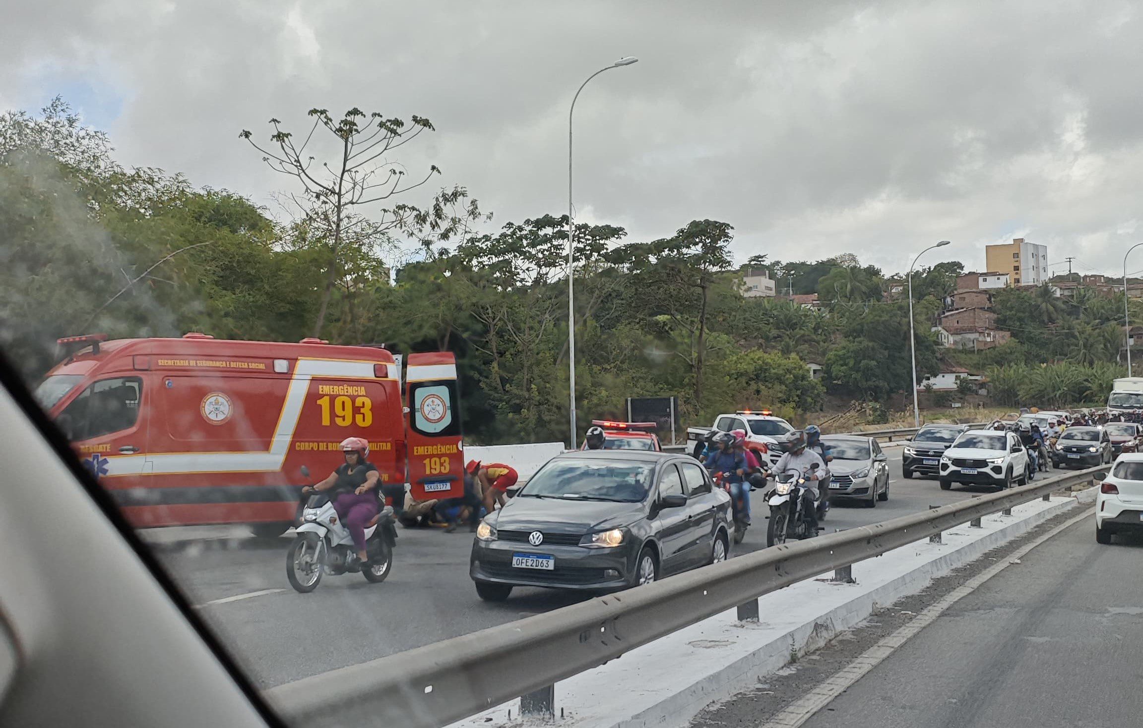 Acidente entre motociclistas deixa trânsito paralisado na BR-230 sentido