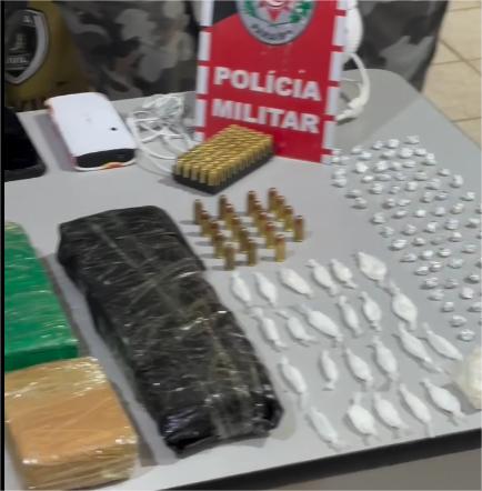 Polícia prende homem com drogas e arma em São Bento