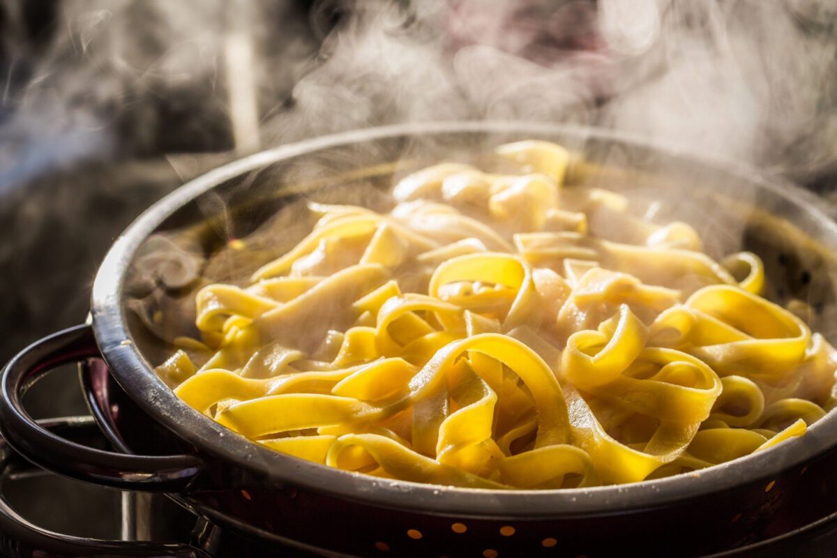 Macarrão ao alho e óleo, uma receita rápida e prática para o jantar