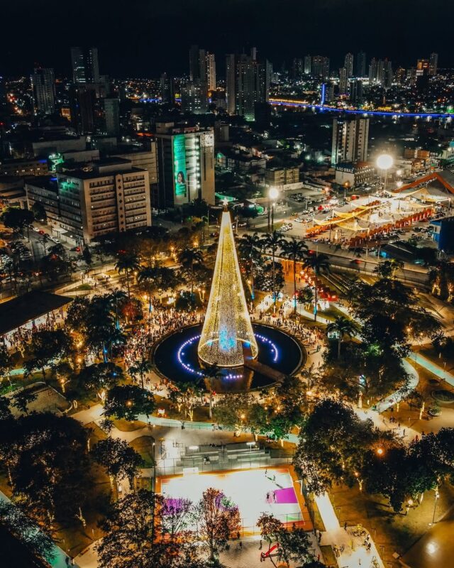 Prefeitura de Campina Grande entrega decoração do Natal Iluminado com árvore de 45 metros no Açude Novo