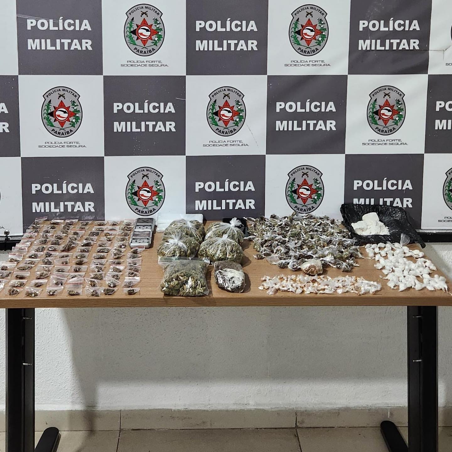 Mais de 500 porções de skank, crack e cocaína são apreendidas em Mangabeira