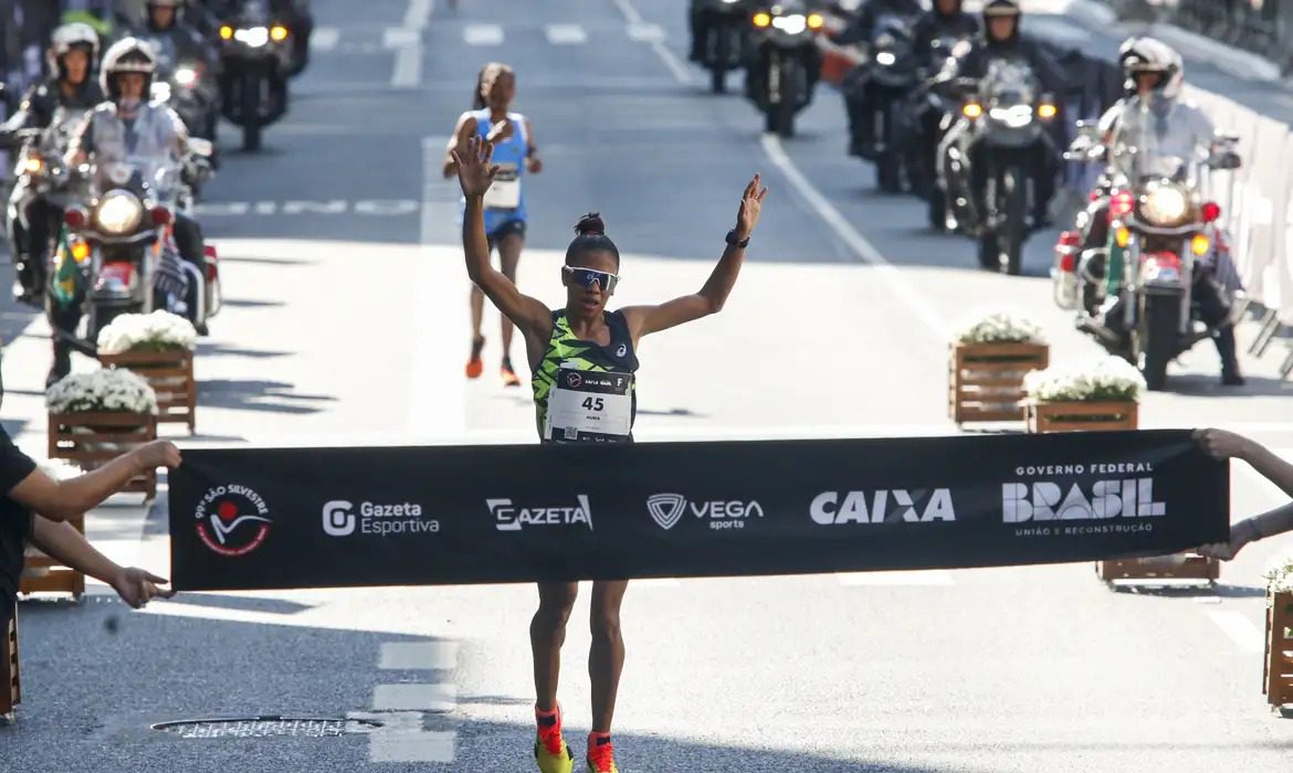 Brasileira chega em terceiro lugar na São Silvestre 2024